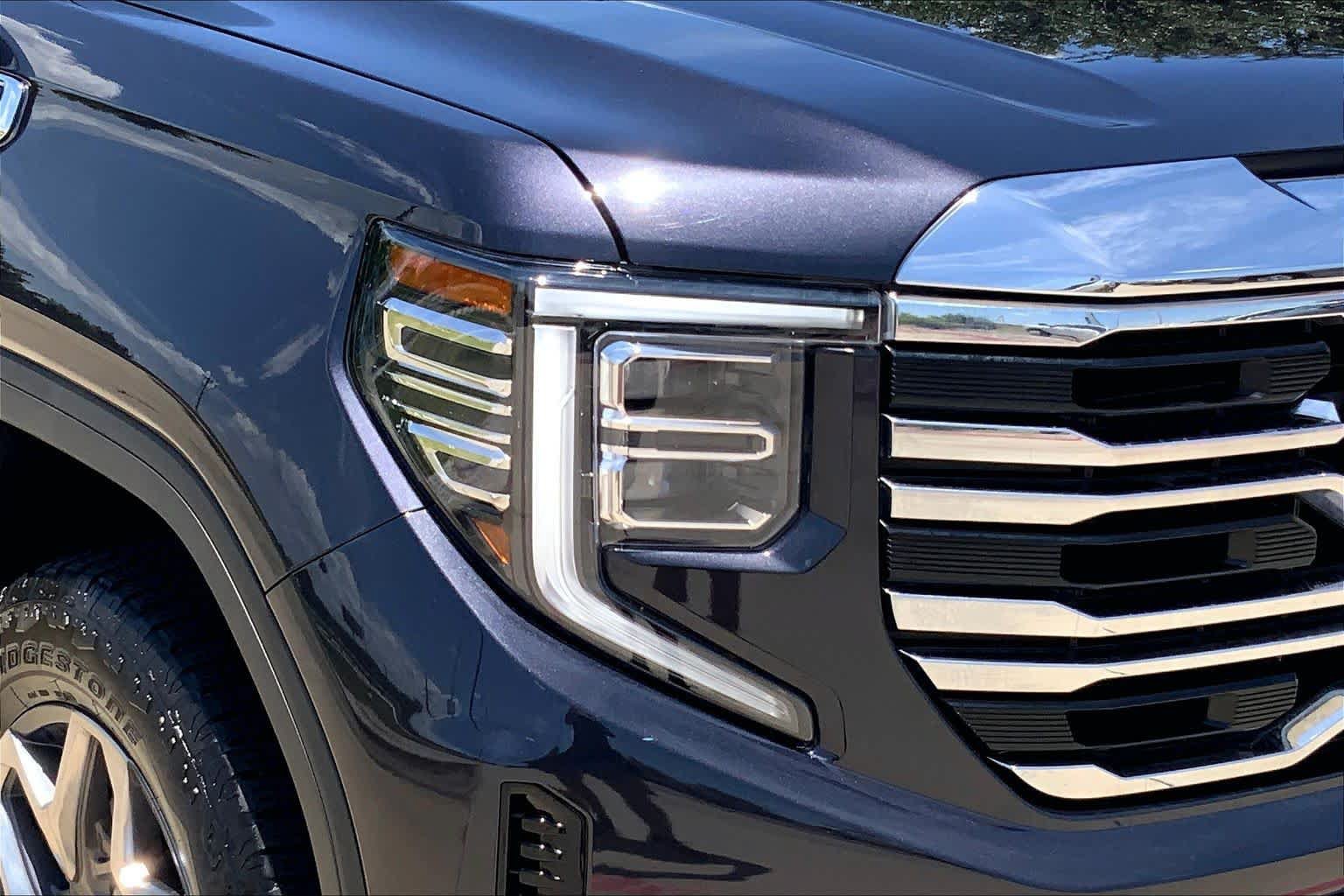 Used 2025 GMC Sierra 1500 SLT AWD/4WD image 27