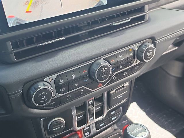 Used 2024 Jeep Gladiator Rubicon w/ Technology Group AWD/4WD image 26