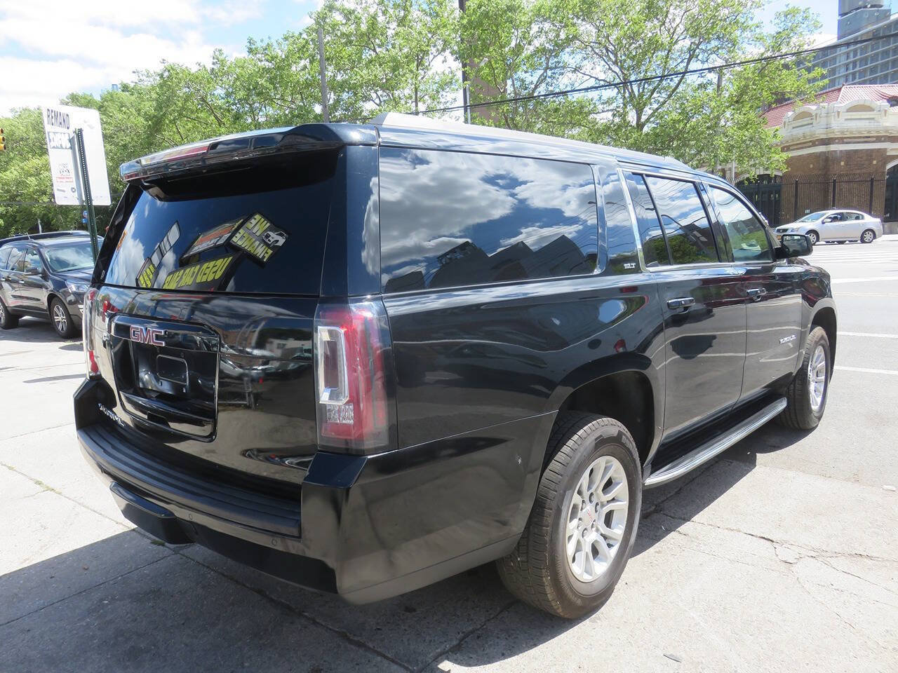 Used 2016 GMC Yukon SLT w/ Open Road Package AWD/4WD image 4