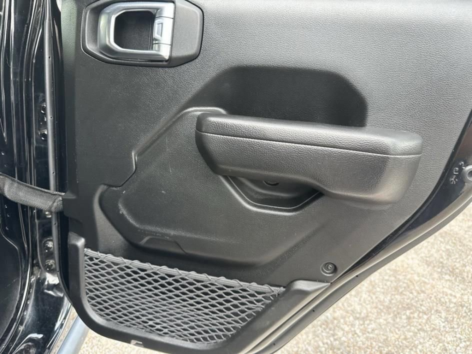 Used 2023 Jeep Wrangler Willys image 13