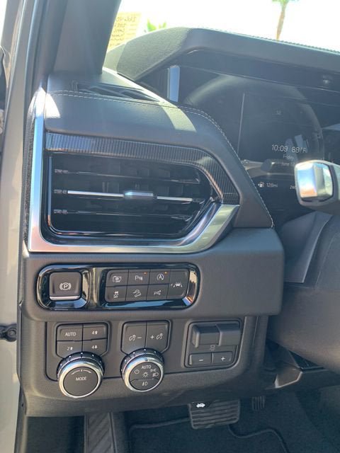 New 2026 GMC Yukon Elevation w/ LPO, Elevation Black Package AWD/4WD image 26