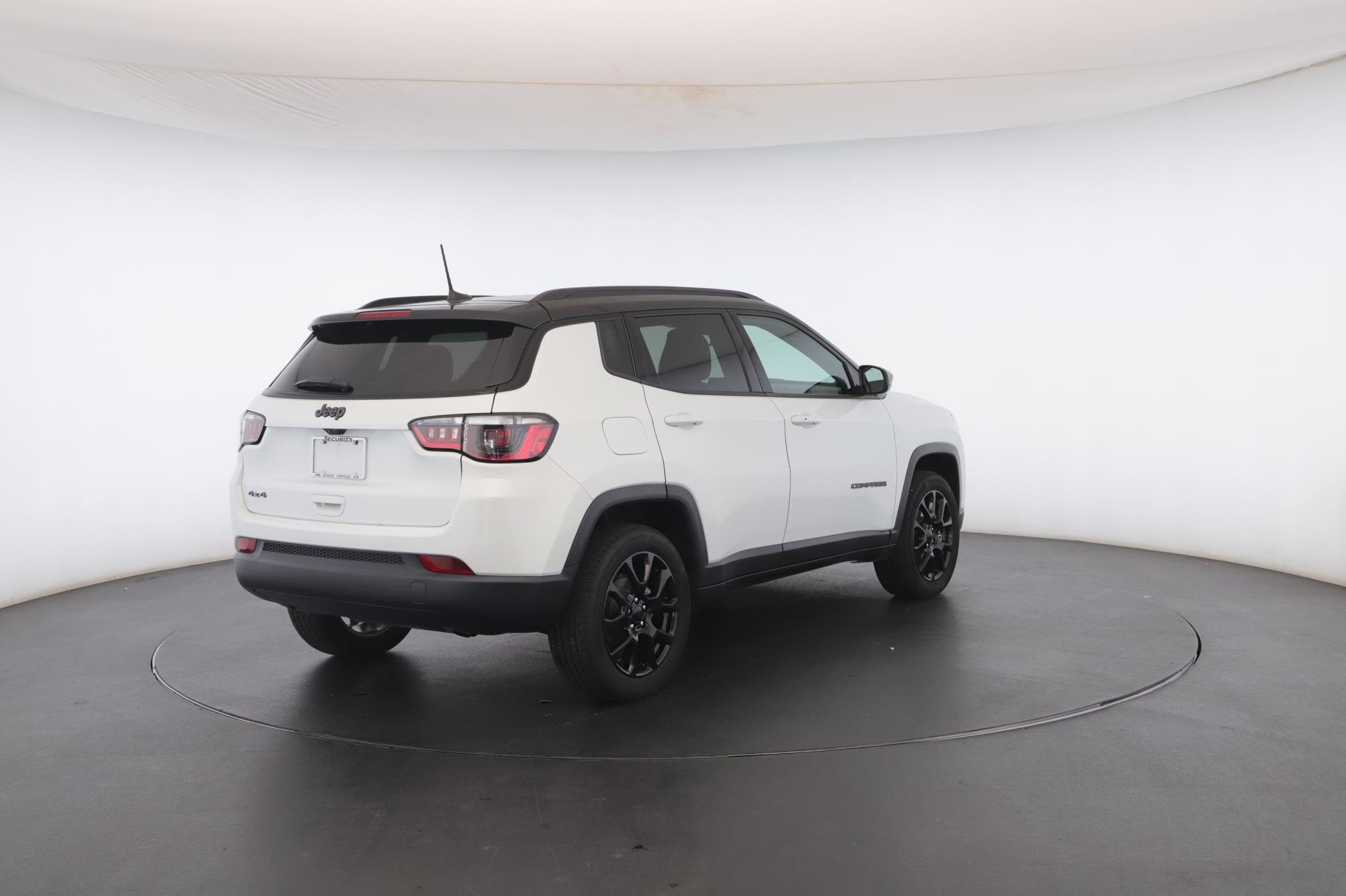 Used 2024 Jeep Compass Latitude w/ Sun and Sound Group AWD/4WD image 28