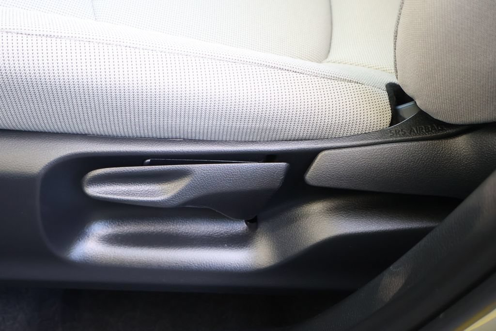 Used 2026 Toyota Corolla Cross LE FWD image 33