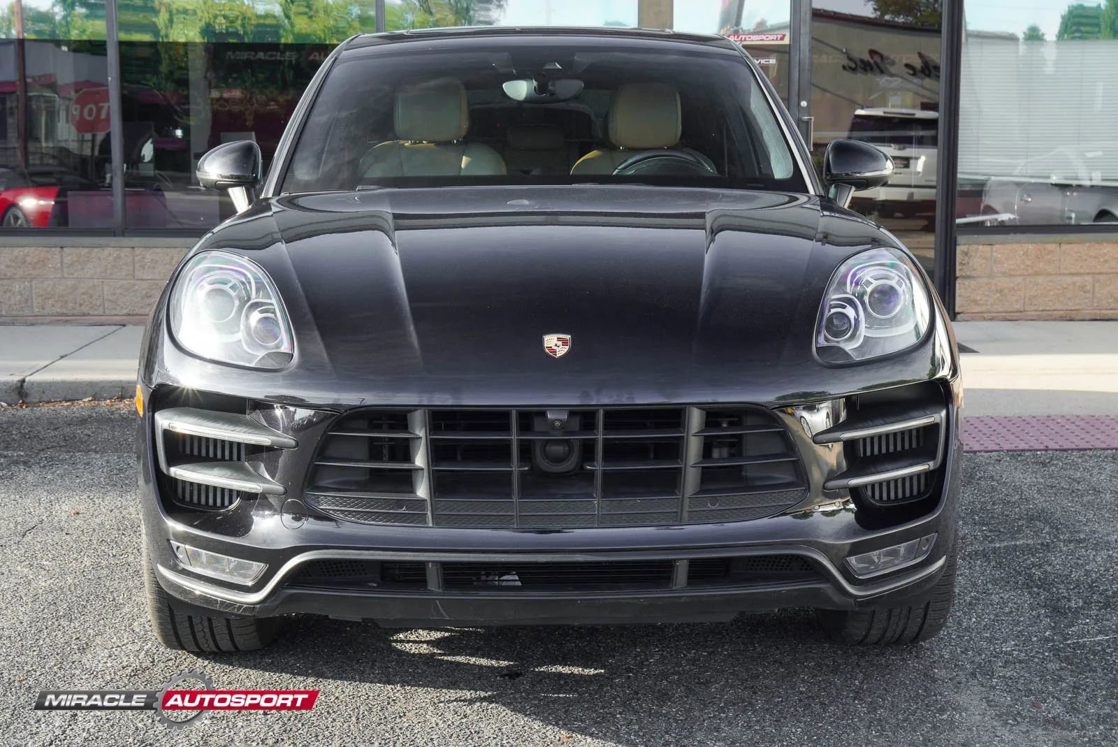 Used 2017 Porsche Macan Turbo image 2