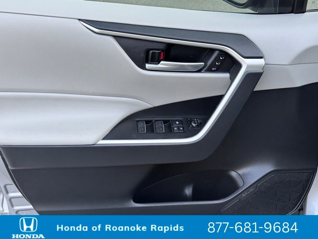 Used 2023 Toyota RAV4 XLE Premium image 13