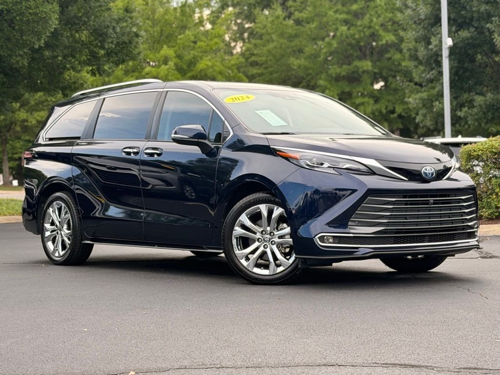 Certified 2024 Toyota Sienna Platinum FWD image 2