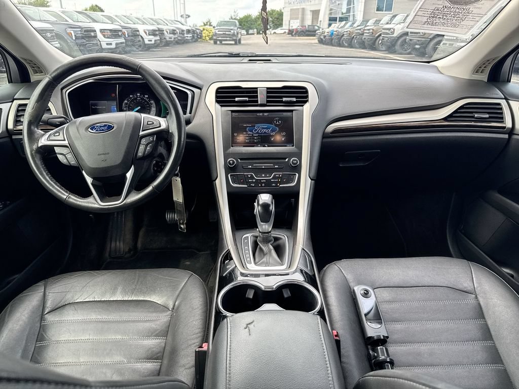 Used 2016 Ford Fusion SE w/ Equipment Group 202A FWD image 10