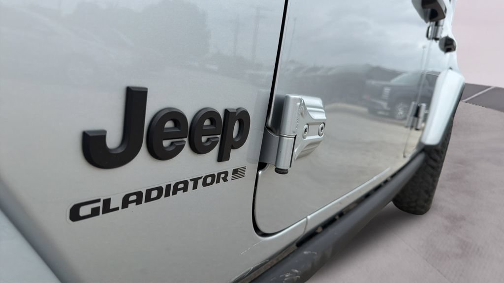 Used 2023 Jeep Gladiator Sport AWD/4WD image 18