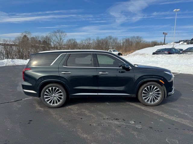 Used 2023 Hyundai Palisade Calligraphy image 2