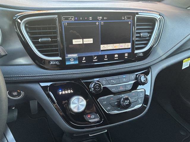 New 2026 Chrysler Pacifica Select image 14