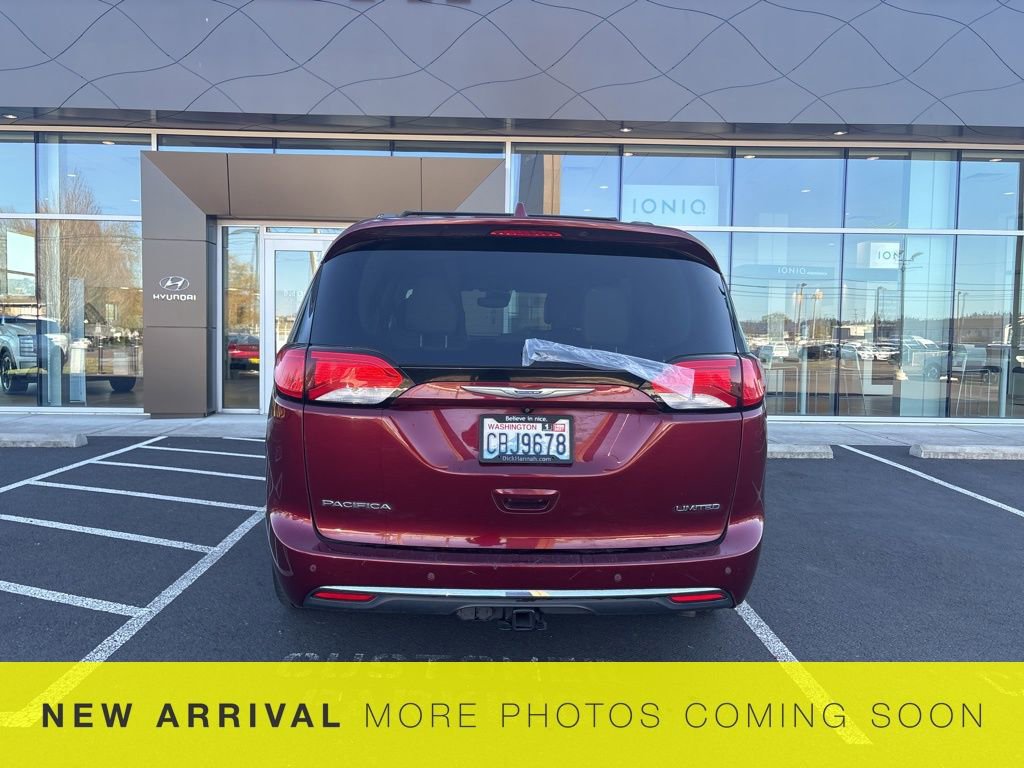 Used 2017 Chrysler Pacifica Limited w/ Advanced Safetytec Group FWD image 8
