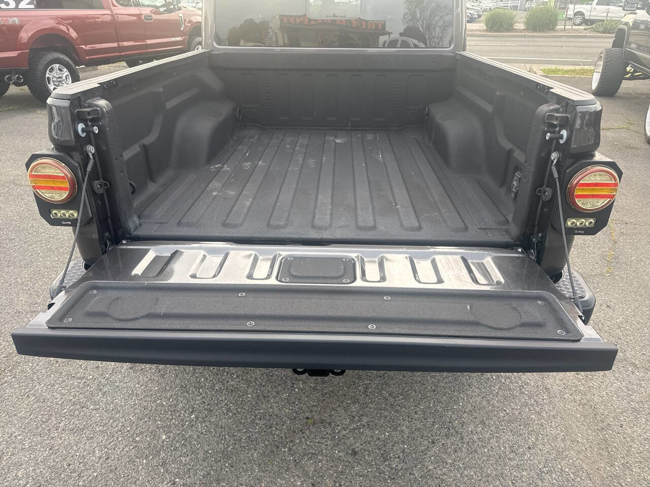 Used 2020 Jeep Gladiator Overland image 10