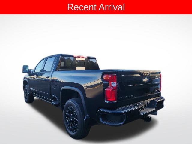 Used 2024 Chevrolet Silverado 3500 High Country w/ High Country Premium Package AWD/4WD image 3