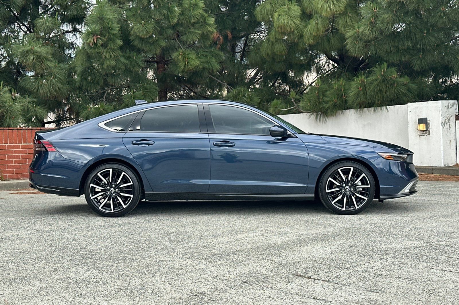 Used 2025 Honda Accord Touring image 3