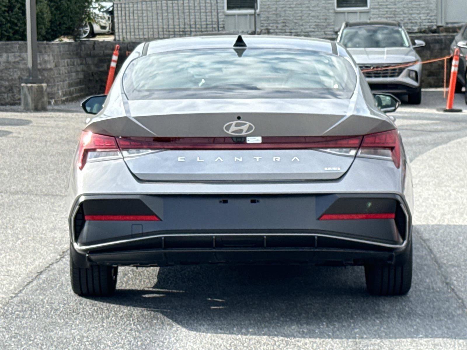 New 2025 Hyundai Elantra Limited image 14