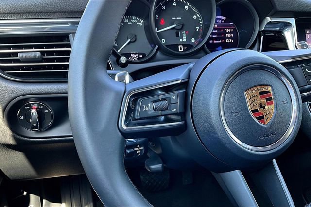 Used 2026 Porsche Macan AWD/4WD image 11