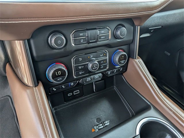 Used 2023 Chevrolet Suburban High Country image 11