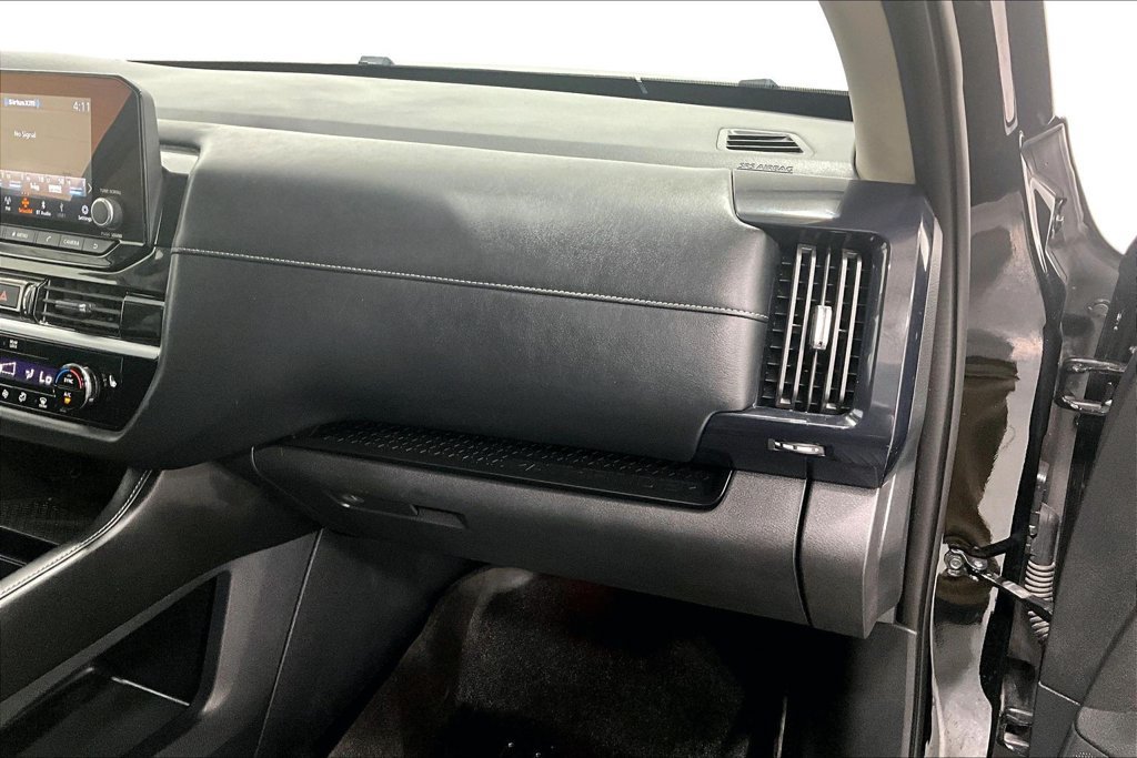 Used 2025 Nissan Pathfinder SV FWD image 16