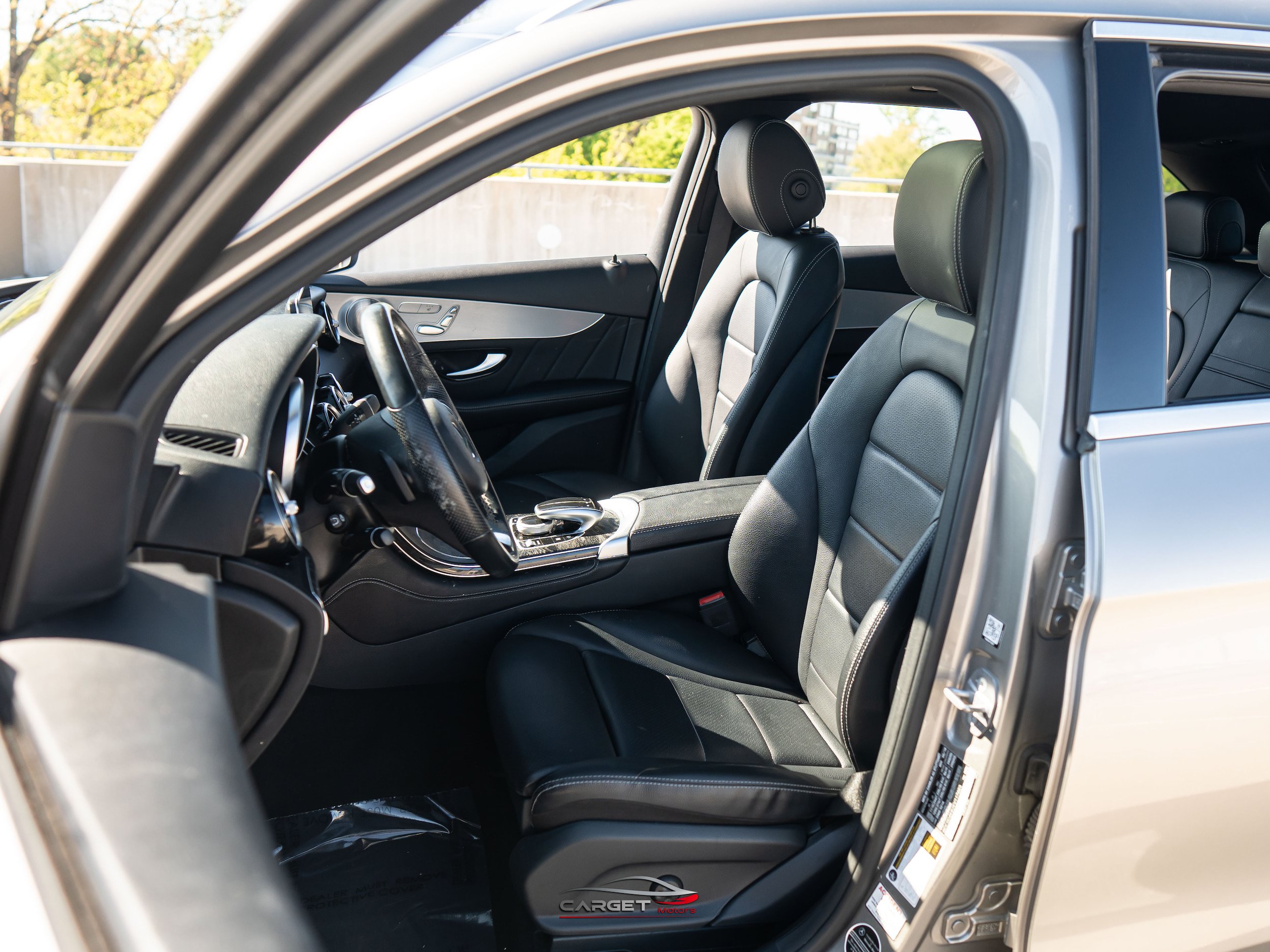 Used 2019 Mercedes-Benz GLC 300 4MATIC w/ Multimedia Package image 15