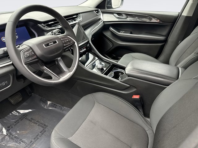 Used 2023 Jeep Grand Cherokee Laredo image 10