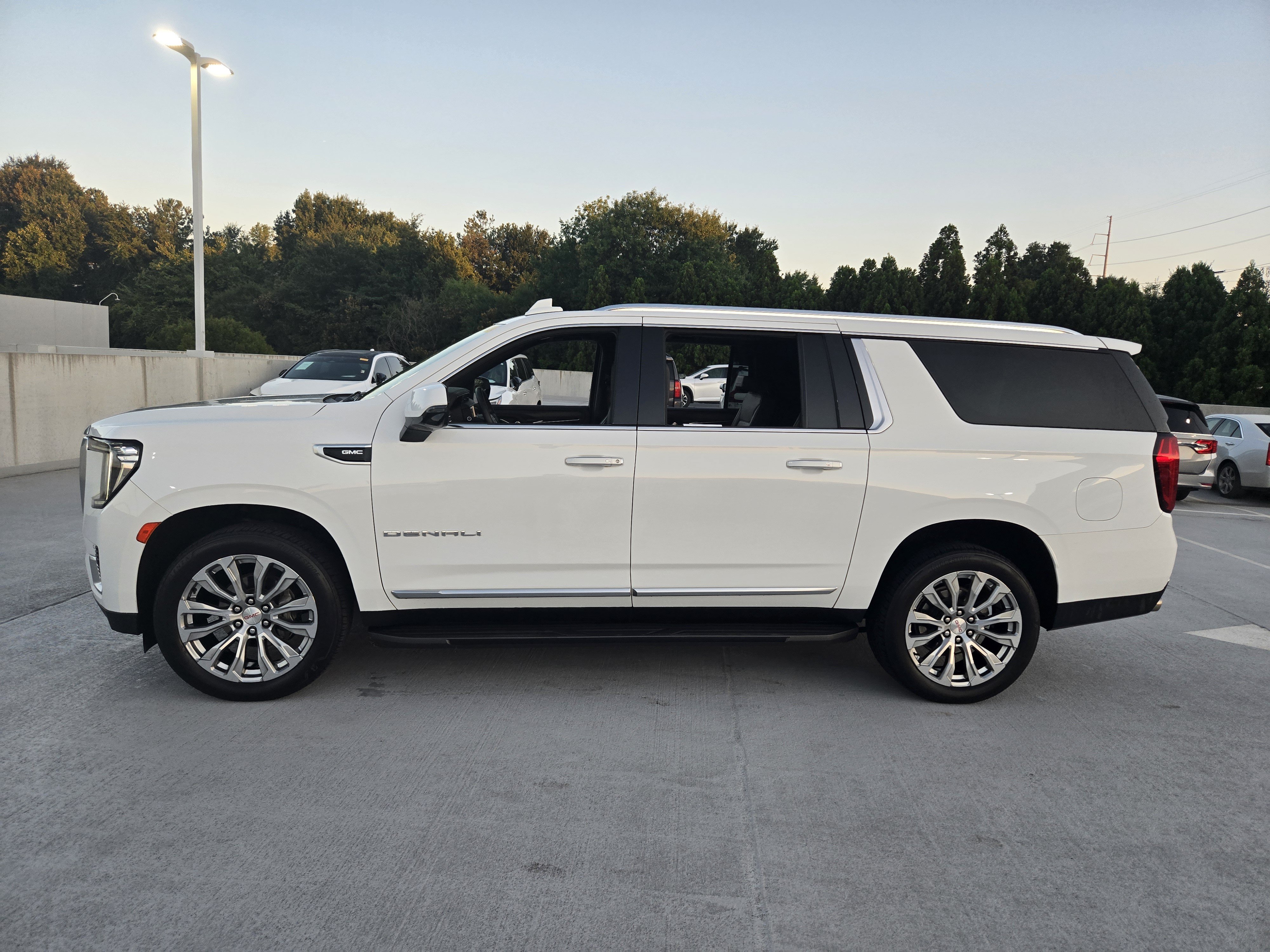 Used 2024 GMC Yukon XL Denali w/ Max Trailering Package RWD image 2
