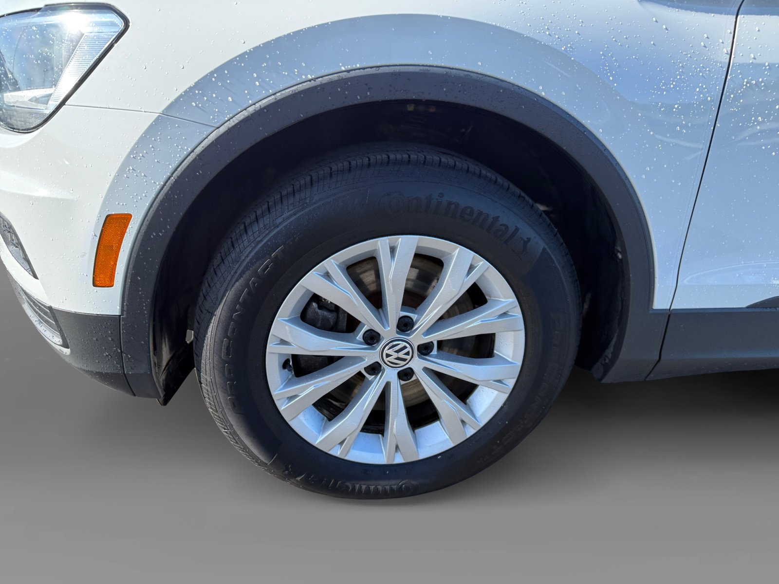 Used 2020 Volkswagen Tiguan S image 9