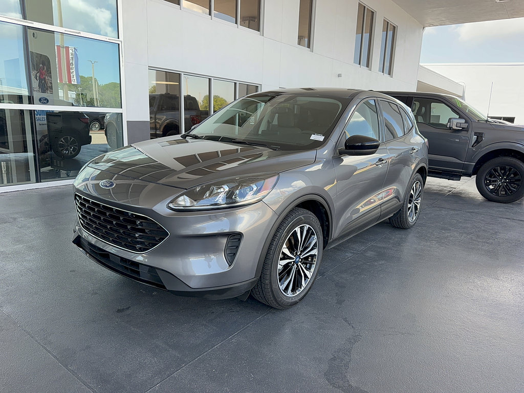 Certified 2022 Ford Escape SE w/ SE Sport Appearance Package AWD/4WD image 2