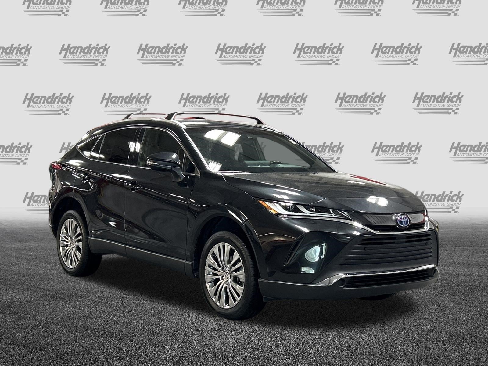 Certified 2022 Toyota Venza XLE AWD/4WD image 2