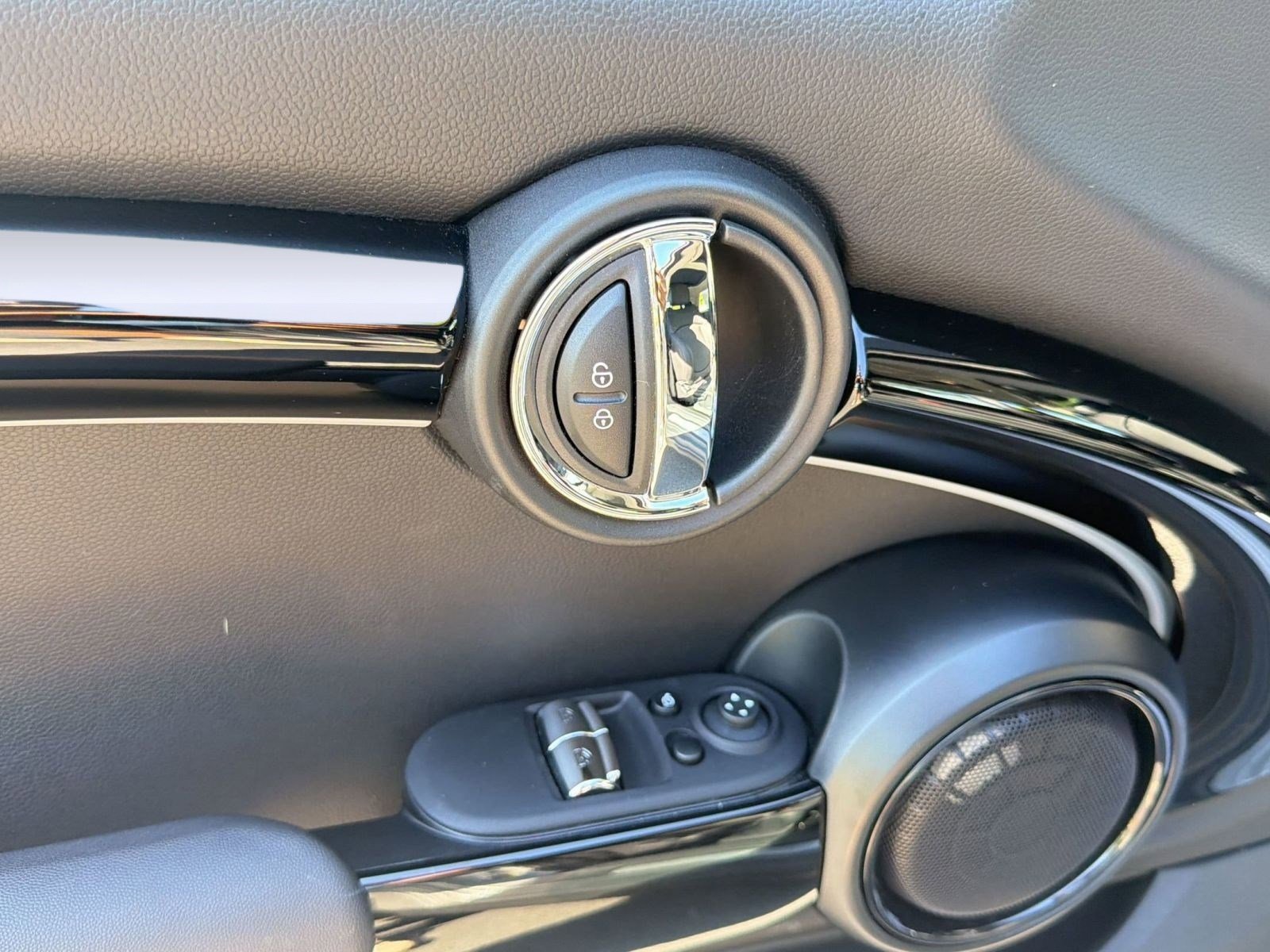 Used 2024 MINI Cooper SE image 13