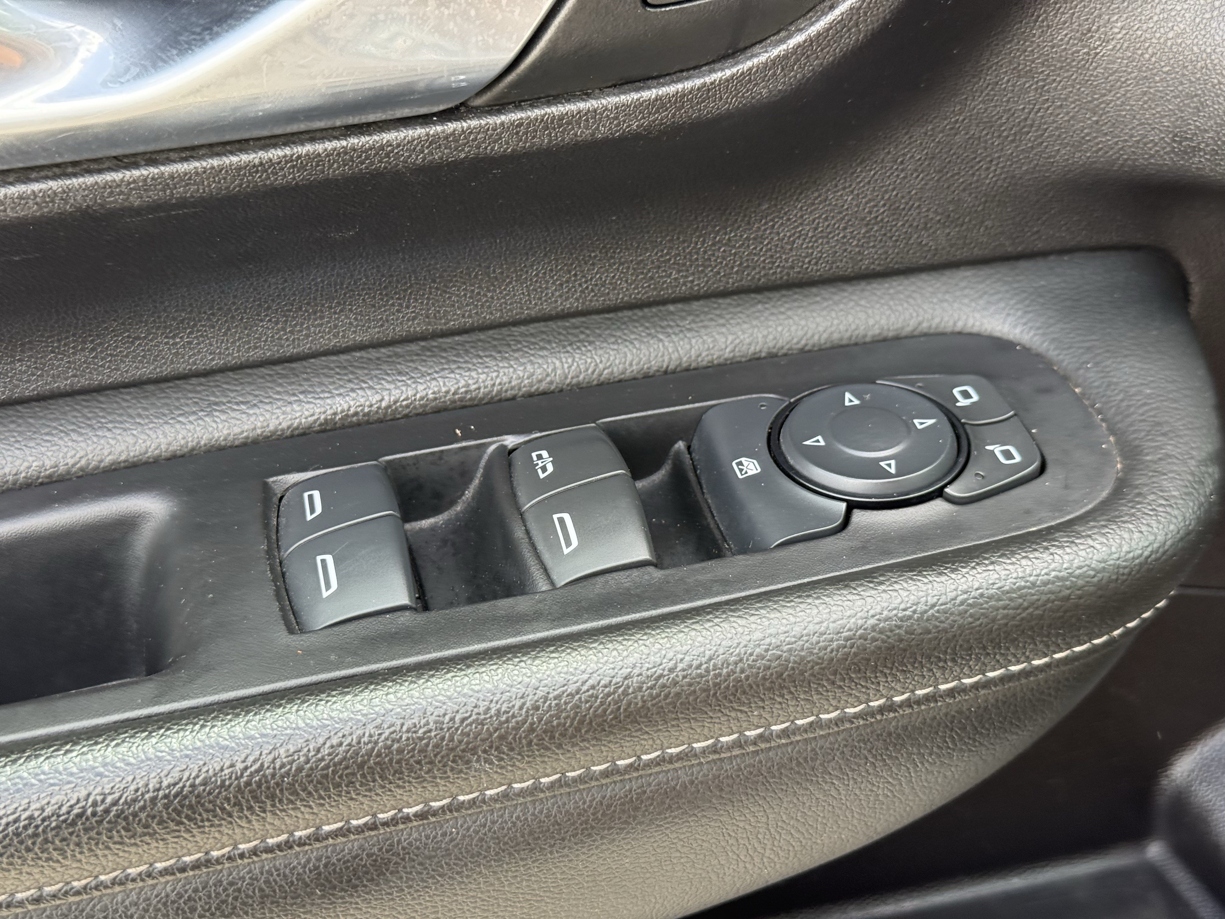 Used 2024 GMC Terrain SLT AWD/4WD image 26