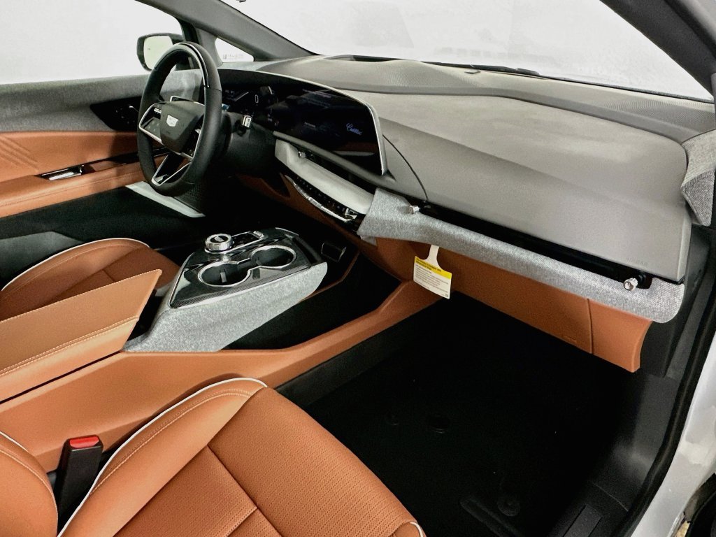 New 2027 Cadillac Optiq Premium Luxury w/ LPO, Floor Liner Package AWD/4WD image 38
