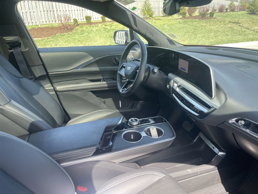 Certified 2024 Cadillac Lyriq Sport AWD/4WD image 39