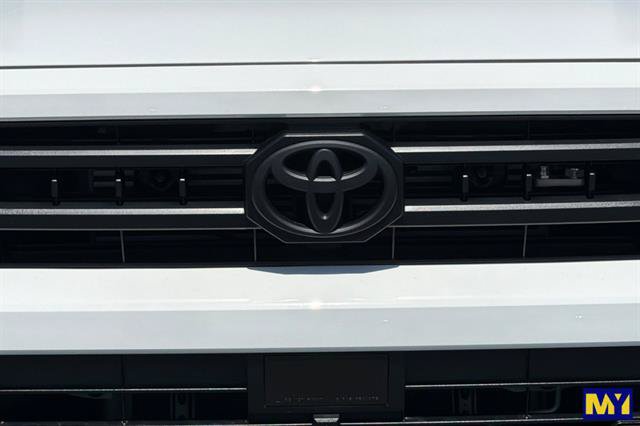 Used 2025 Toyota 4Runner SR5 AWD/4WD image 38