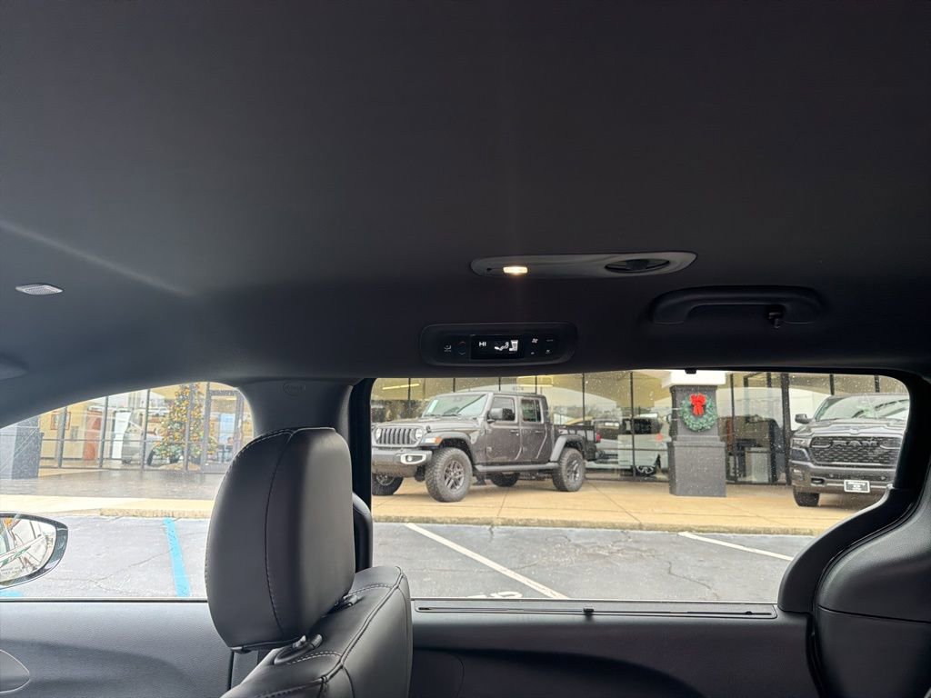 New 2026 Chrysler Pacifica Select image 18