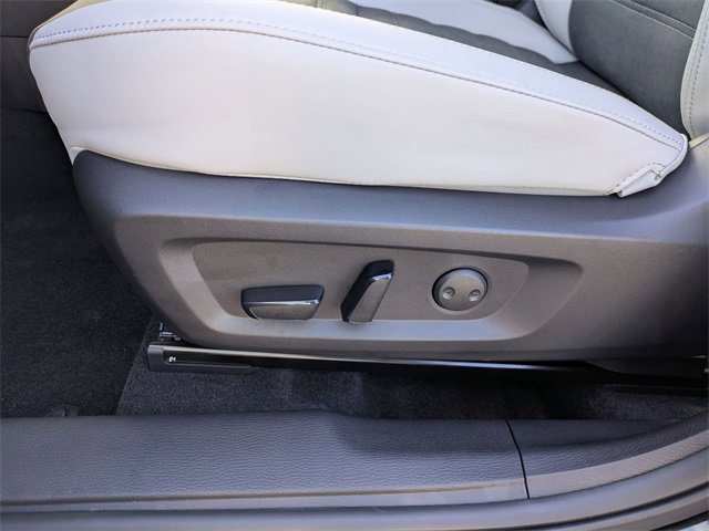 New 2025 Mitsubishi Outlander SE image 15