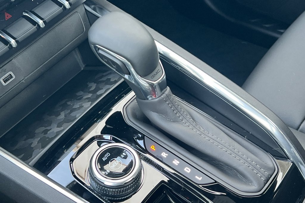 New 2026 GMC Canyon Elevation w/ Convenience Package image 18