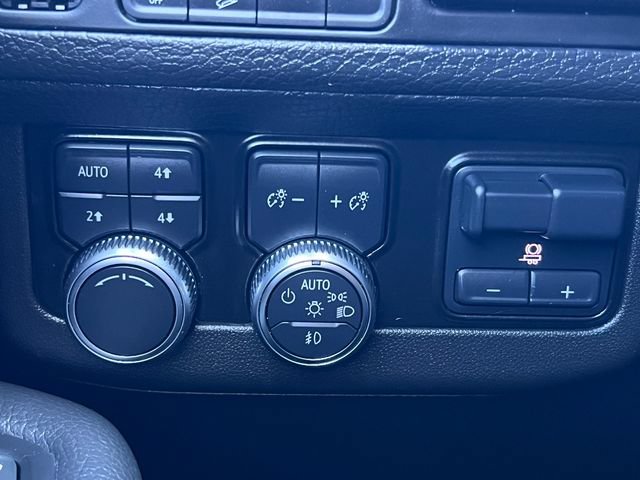 Used 2021 GMC Yukon Denali w/ Denali Premium Package AWD/4WD image 21