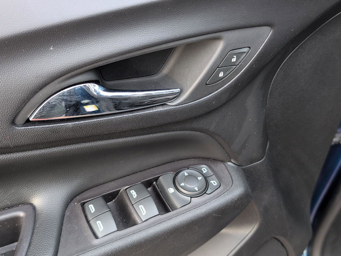 Used 2020 Chevrolet Equinox LT image 17