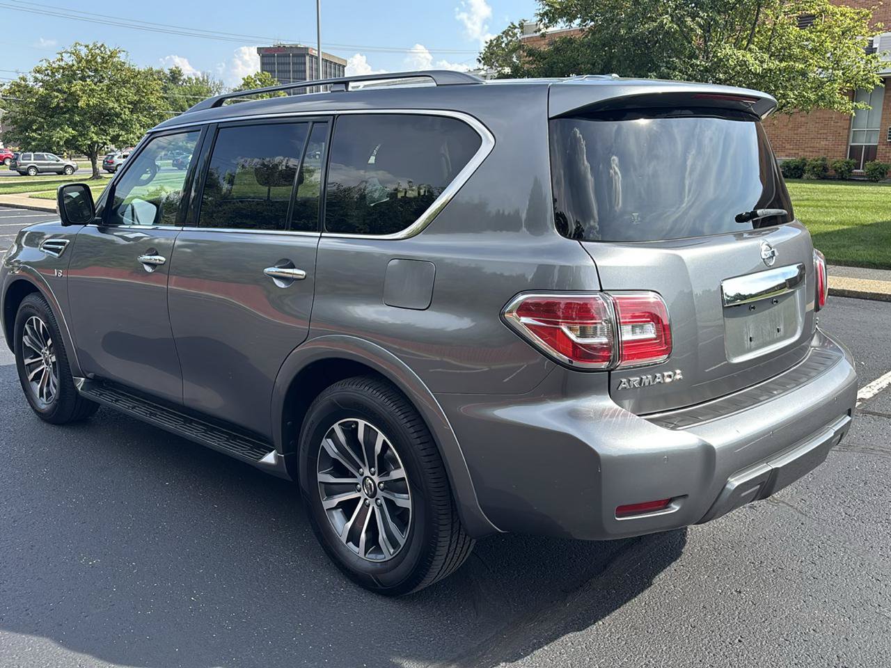 Used 2020 Nissan Armada SL w/ Premium Package AWD/4WD image 5