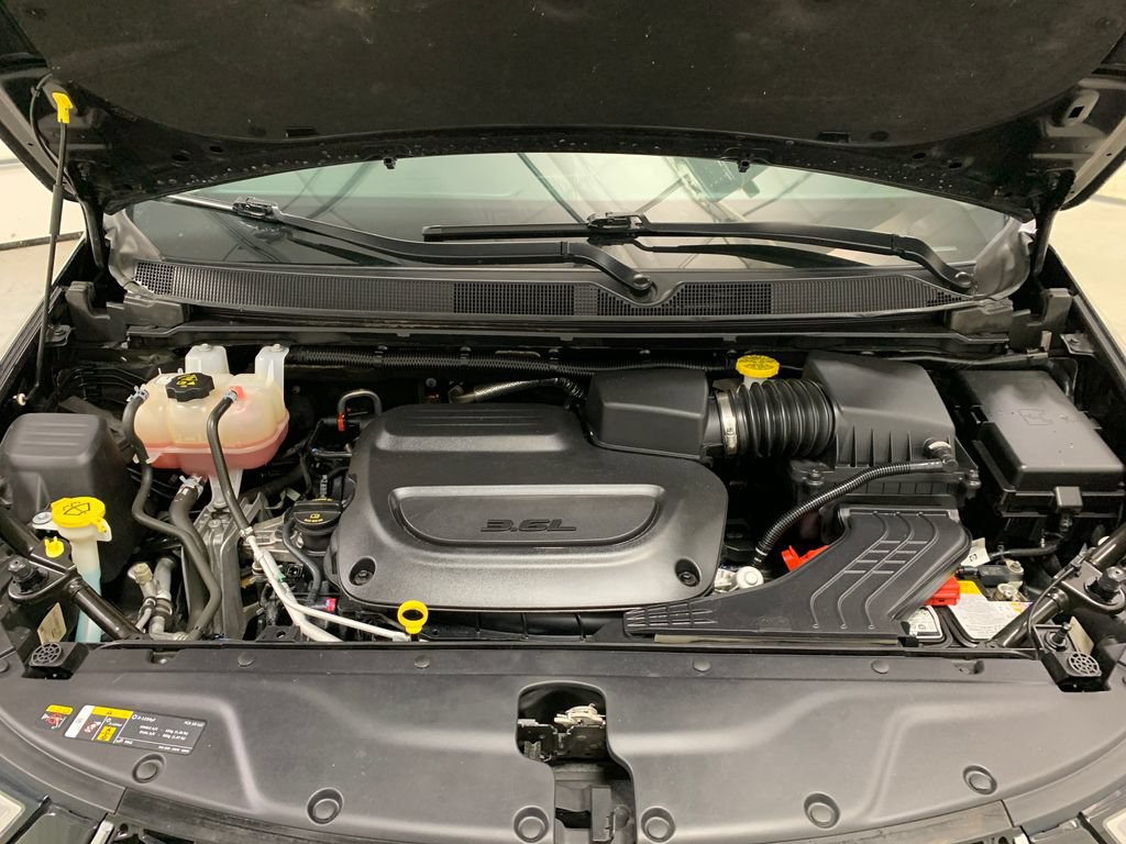 Used 2023 Chrysler Pacifica Touring-L w/ Uconnect Theater Family Group AWD/4WD image 16