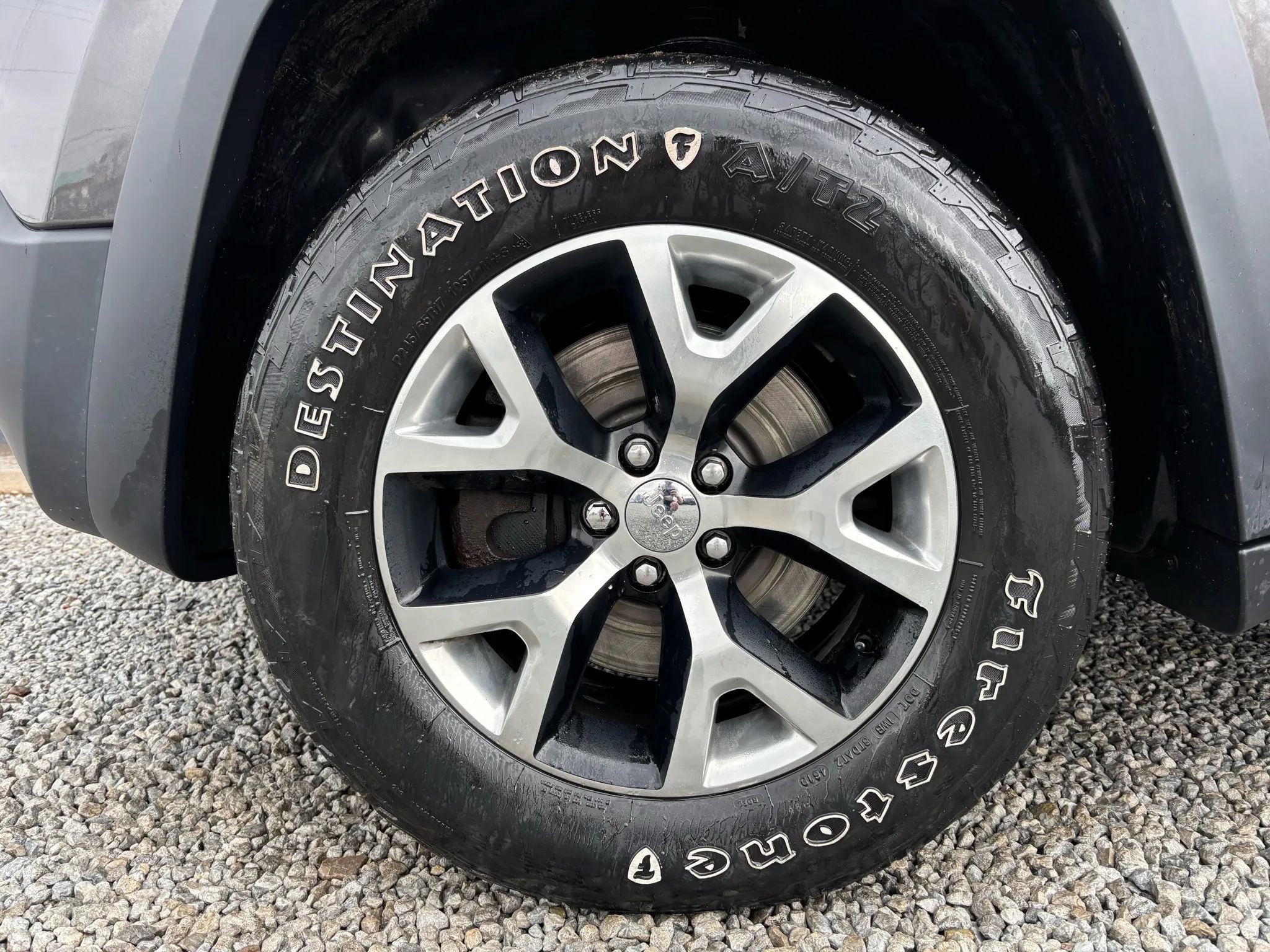 Used 2014 Jeep Cherokee Trailhawk w/ Comfort/Convenience Group image 12