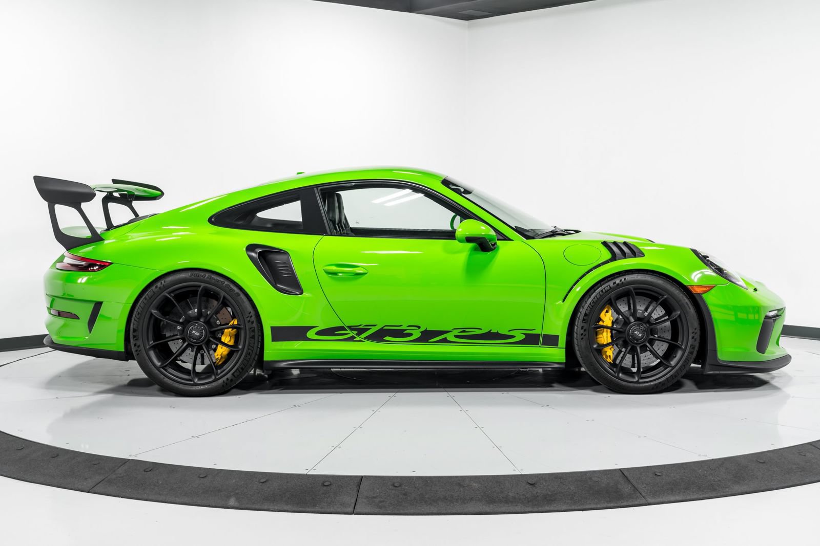 Used 2019 Porsche 911 GT3 RS RWD image 2