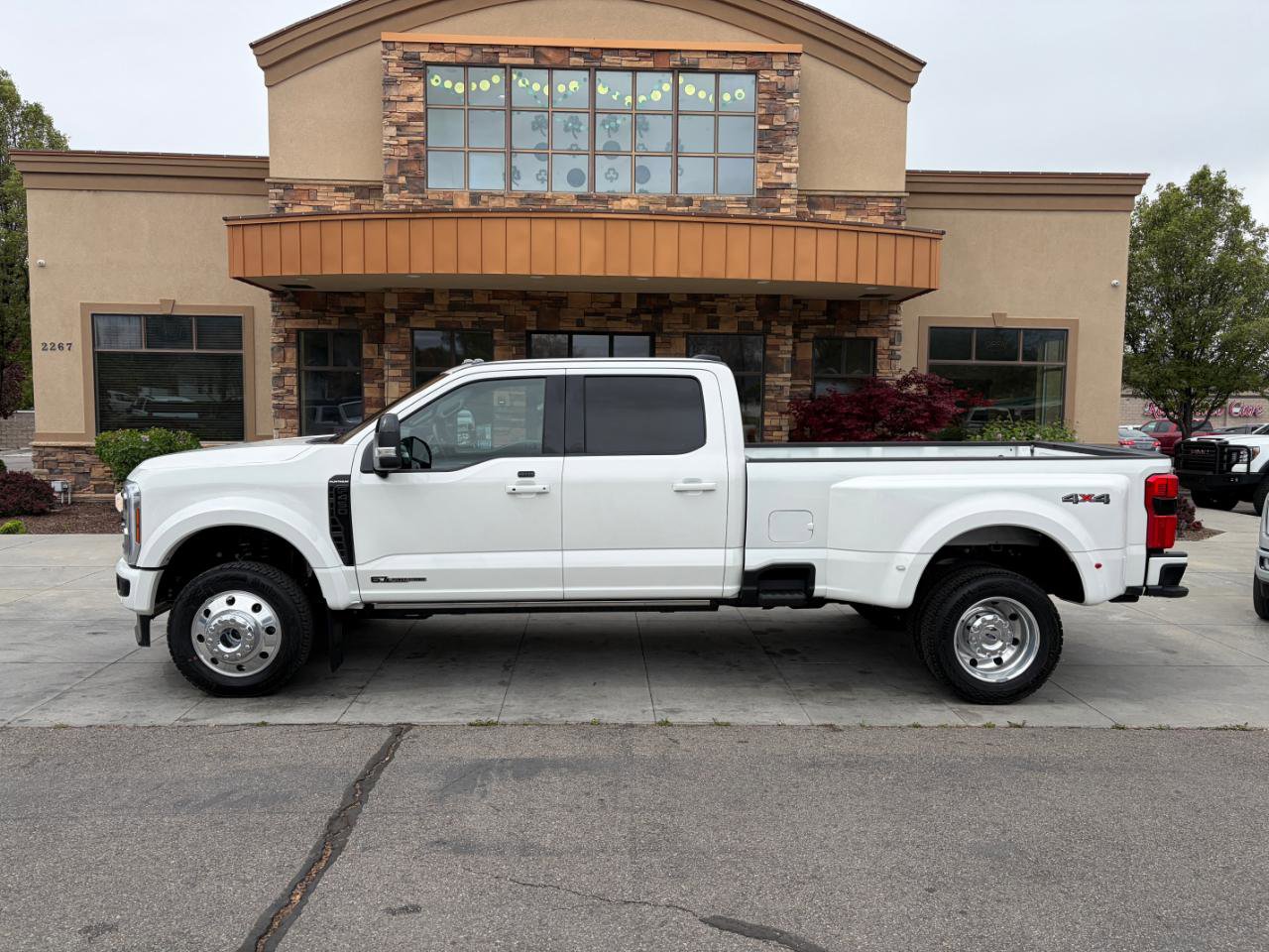 Used 2025 Ford F450 Platinum w/ Camper Package image 2