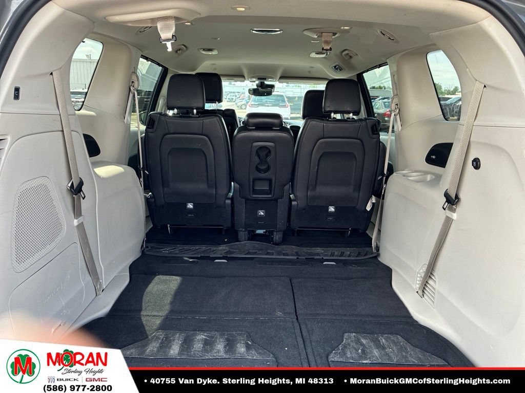 Used 2022 Chrysler Pacifica Touring-L w/ Uconnect Theater Family Group FWD image 6