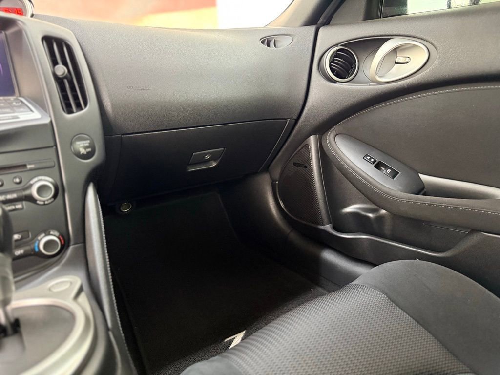 Used 2017 Nissan 370Z w/ Sport Package image 37