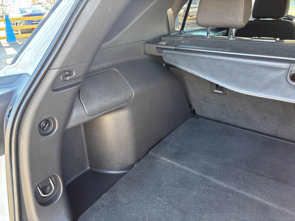 Used 2021 Chevrolet Equinox LT w/ Driver Convenience Package image 43