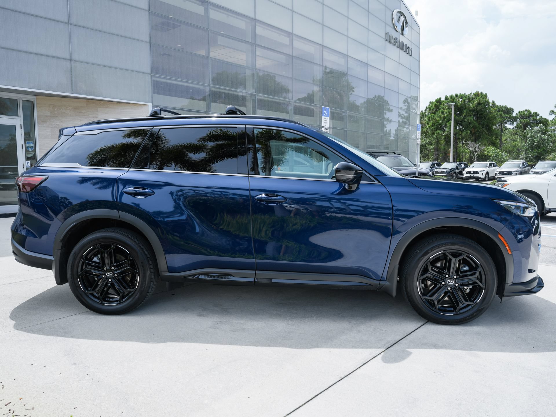 Certified 2026 INFINITI QX60 Sport w/ Dark Cargo Package AWD/4WD image 25