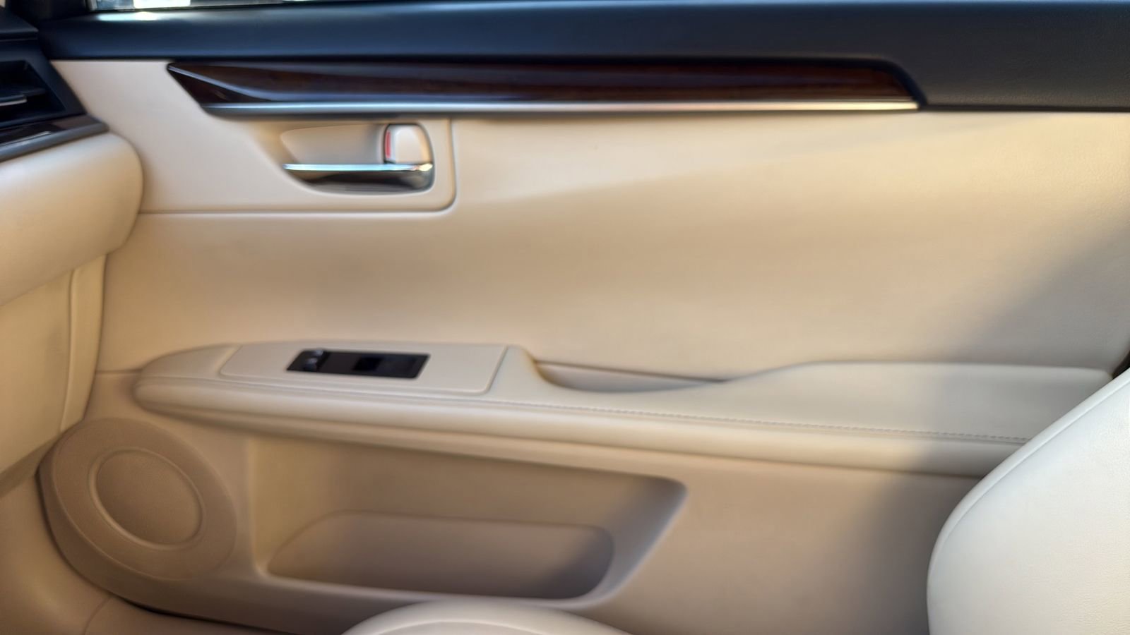 Used 2015 Lexus ES 350 w/ Premium Package FWD image 21