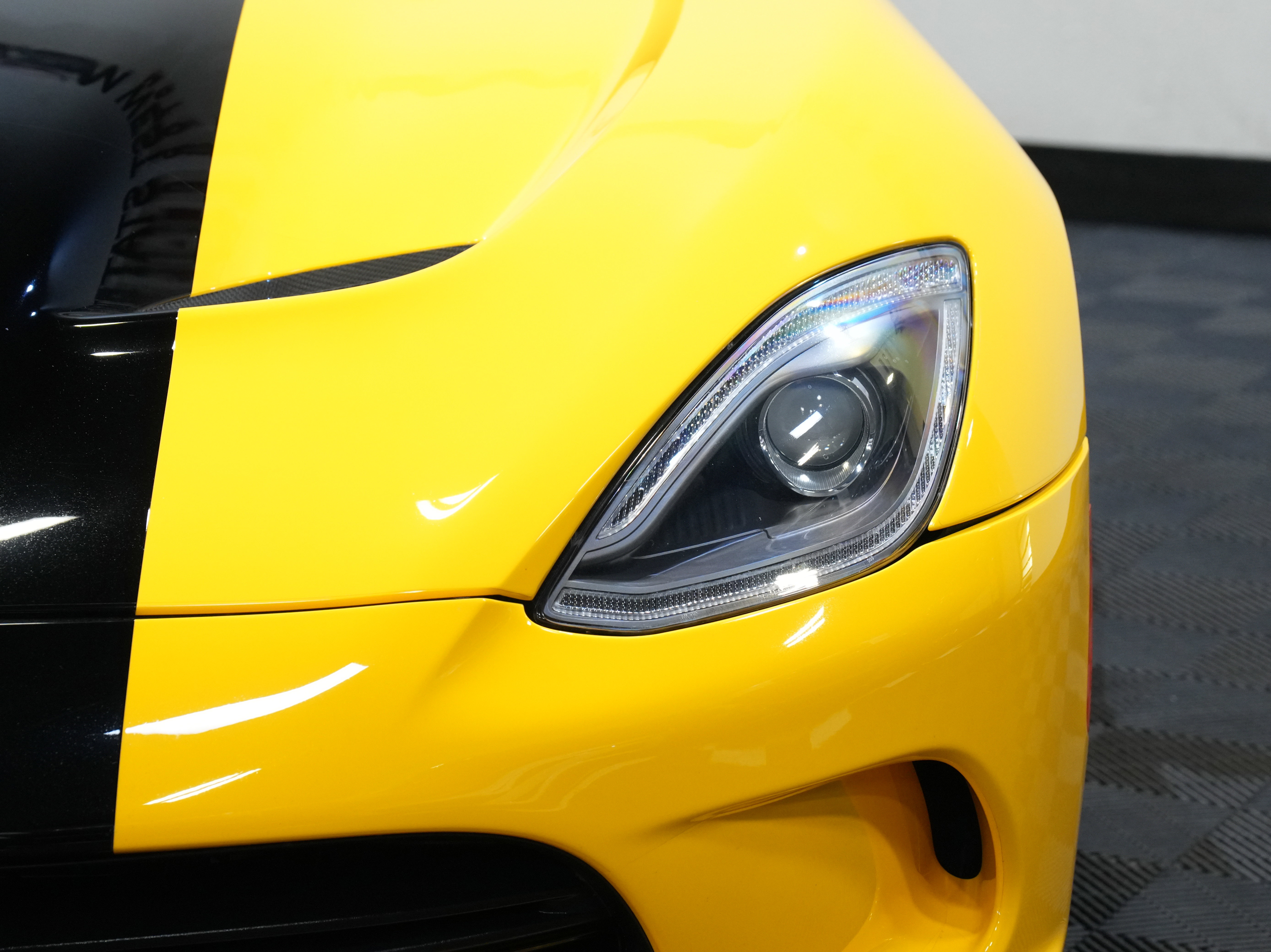 Used 2013 SRT Viper GTS w/ GTS Laguna Interior Pkg image 10