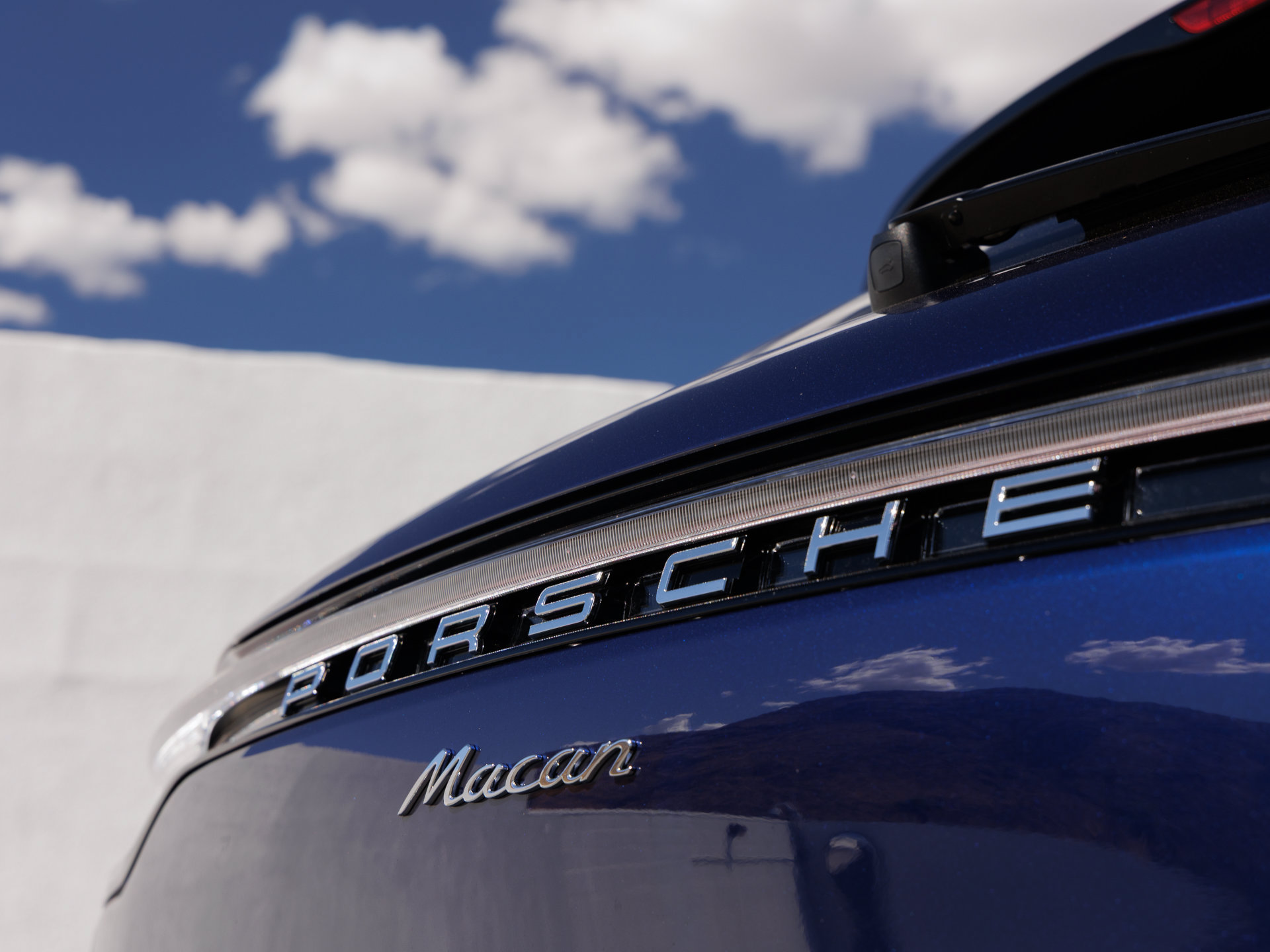 Certified 2026 Porsche Macan AWD/4WD image 12